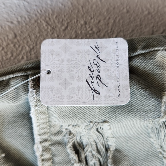 FREE PEOPLE Maggie Midrise Distressed Denim Shorts Army Green NWT Size 31 - Picture 2 of 9